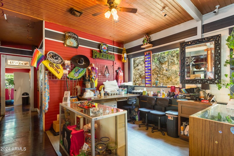 Cashier station