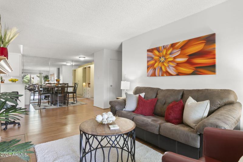 5-web-or-mls-5525-e-thomas-rd-unit-m11