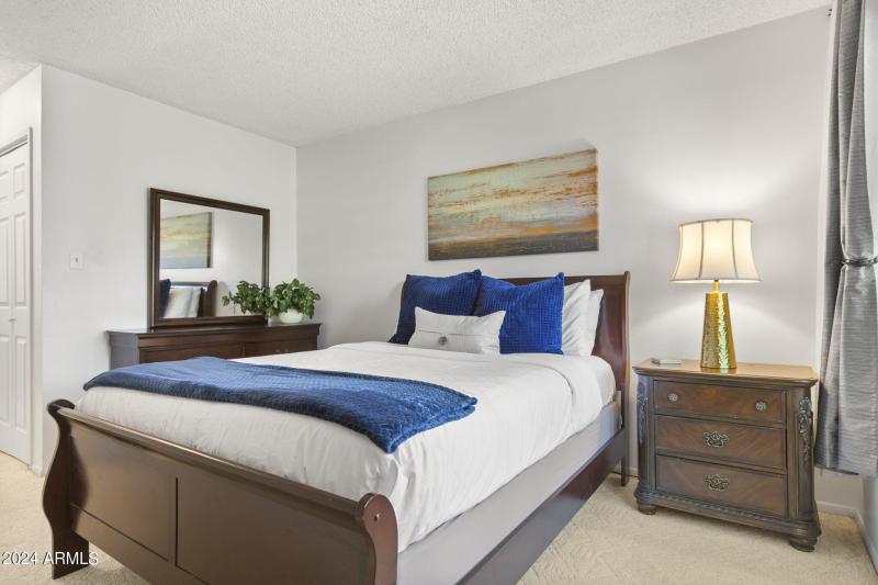 26-web-or-mls-5525-e-thomas-rd-unit-m11