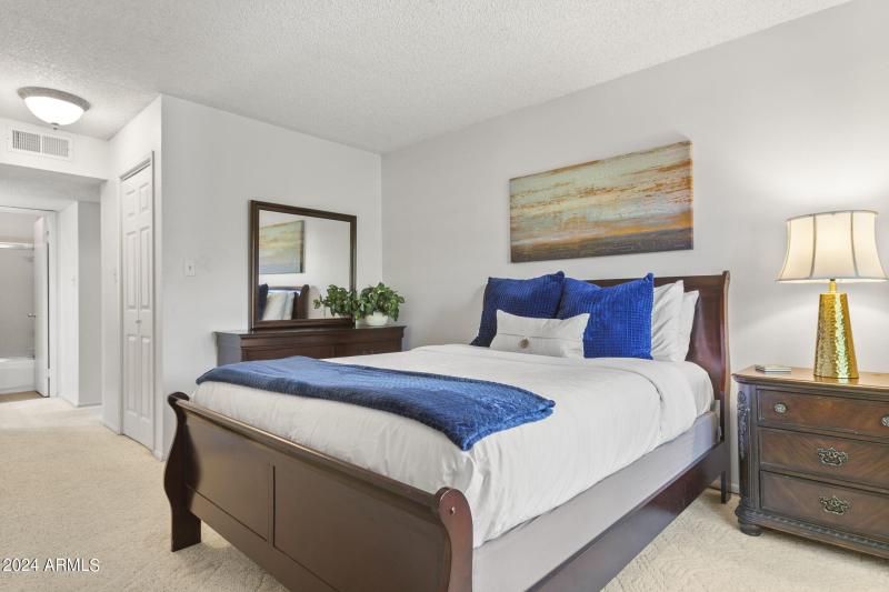 27-web-or-mls-5525-e-thomas-rd-unit-m11