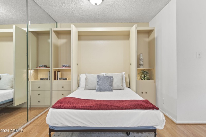 32-web-or-mls-5525-e-thomas-rd-unit-m11