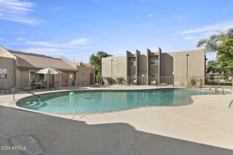 36-web-or-mls-5525-e-thomas-rd-unit-m11