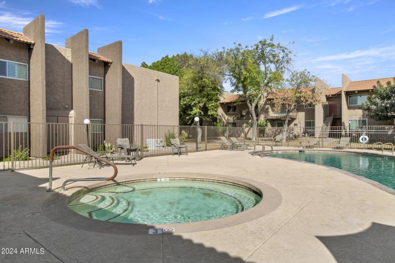 38-web-or-mls-5525-e-thomas-rd-unit-m11