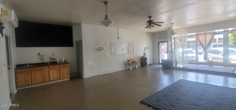 1109 G Ave floors
