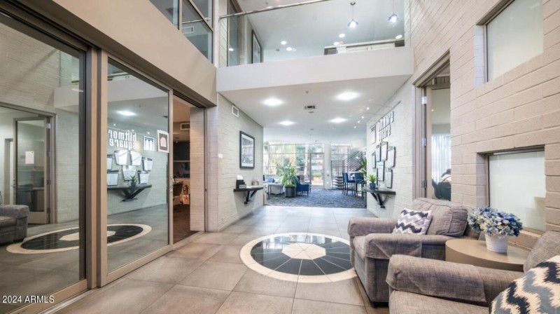 Clubhouse 6