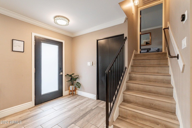 FOYER | STAIRS