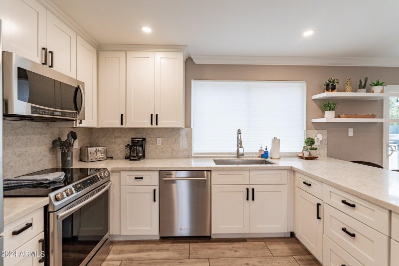 KITCHEN AREA