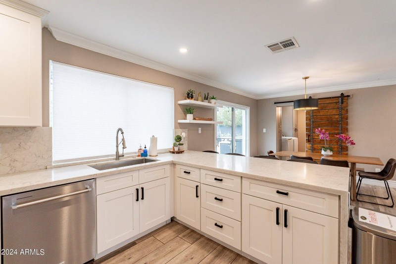 KITCHEN AREA