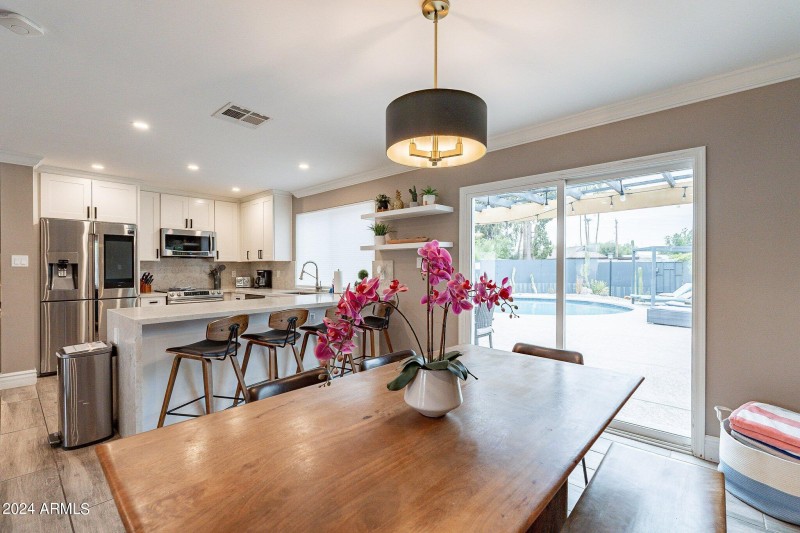FORMAL DINING AREA