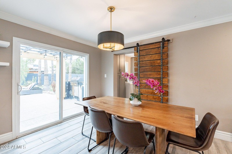 FORMAL DINING AREA
