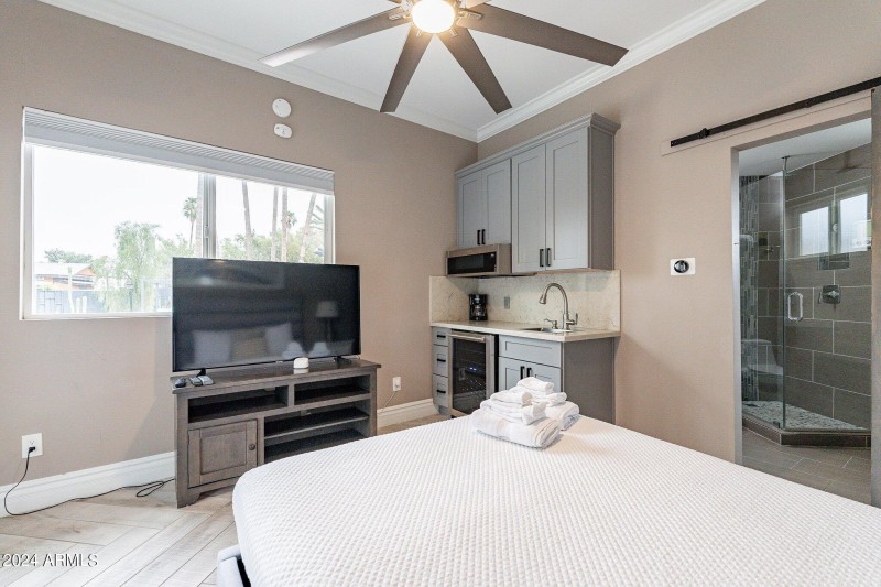 GUEST HOUSE