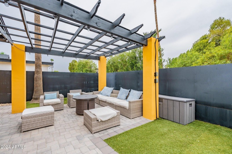 PRIVATE LOUNGE AREA