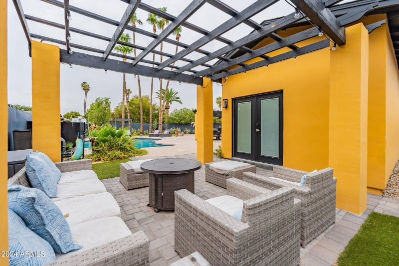 PRIVATE LOUNGE AREA