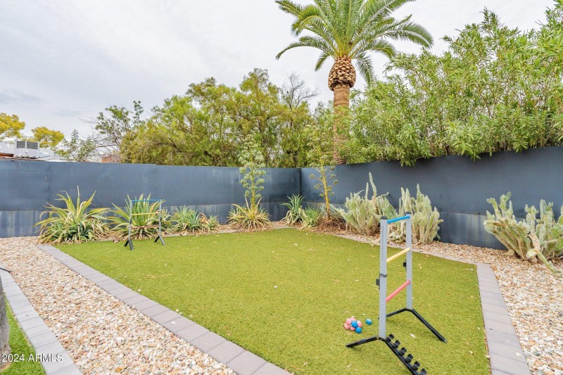 SIDE YARD AREA