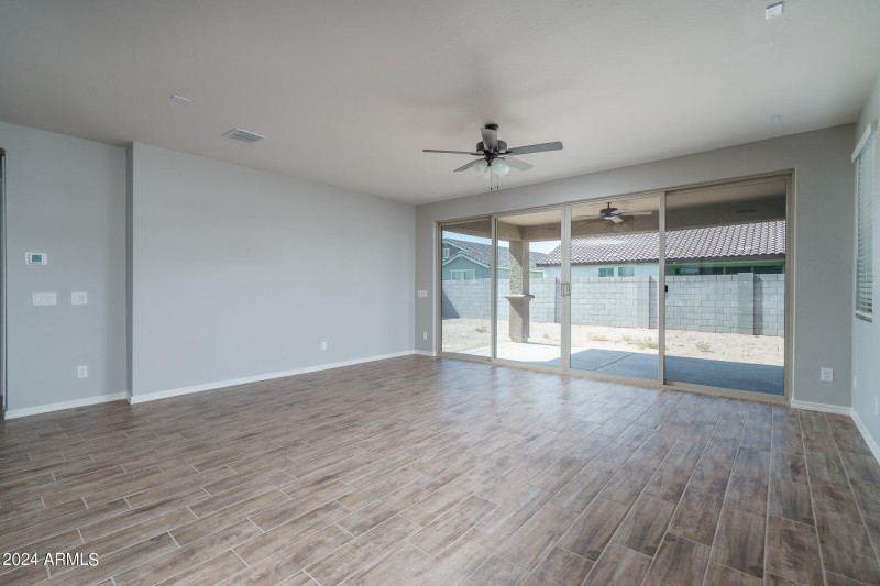 6B) DINING TO GREAT ROOM