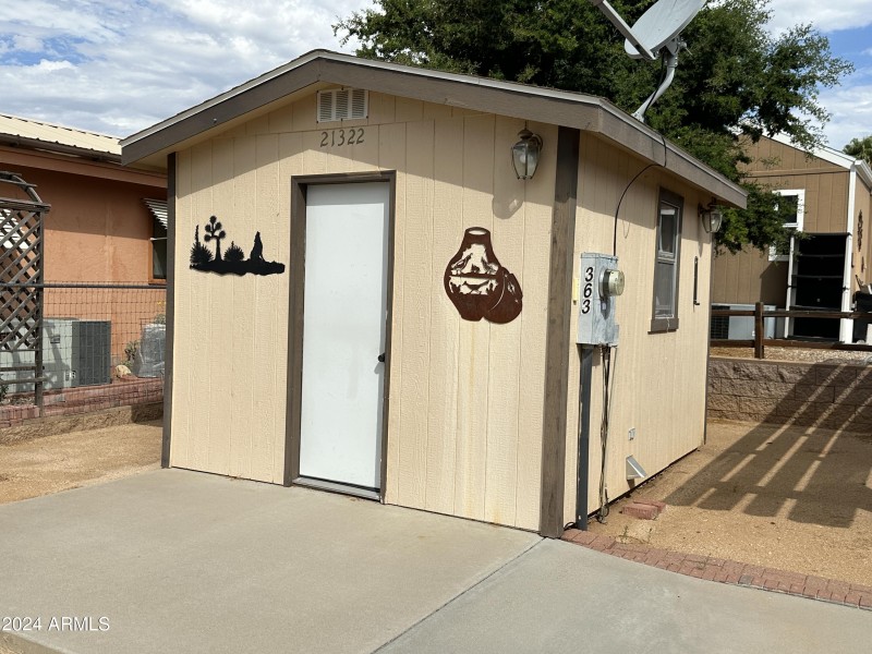 Shed with Washer Dryer (2)