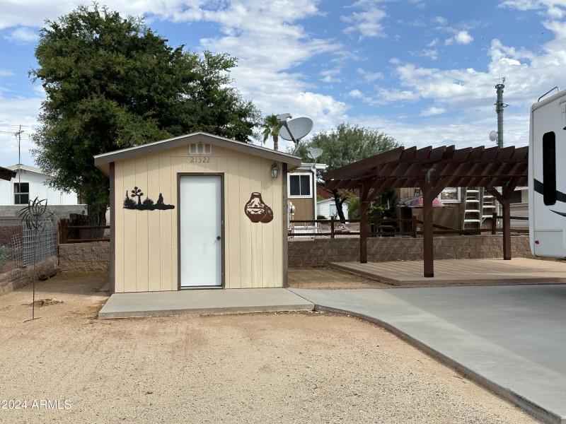 Shed with Washer Dryer (1)