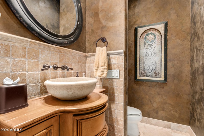 Elegant Powder Bath with Texture