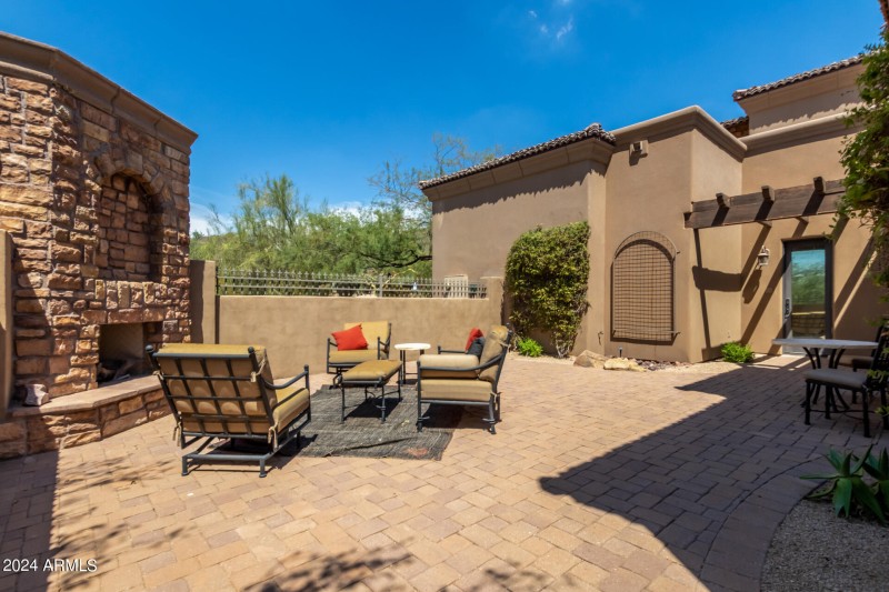 Elegant Outdoor Lounge