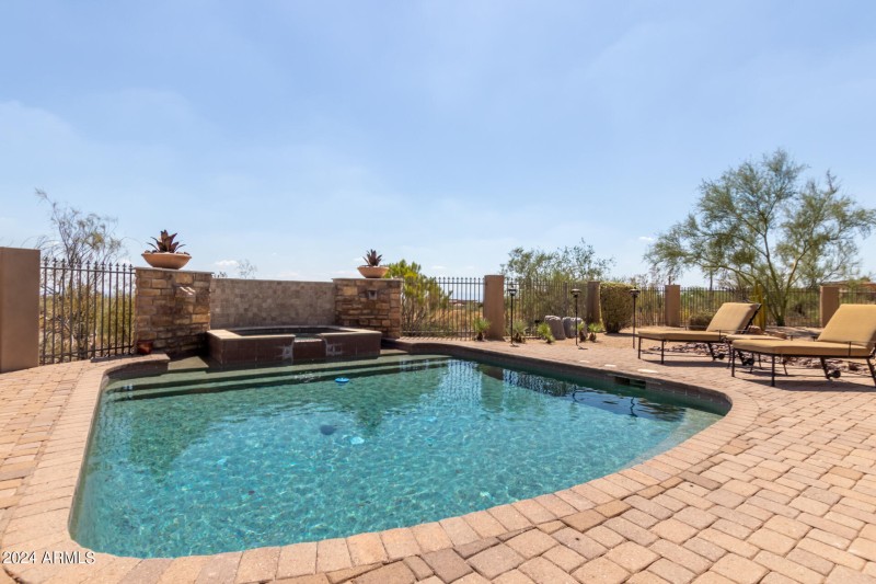 Peaceful Desert Pool Retreat