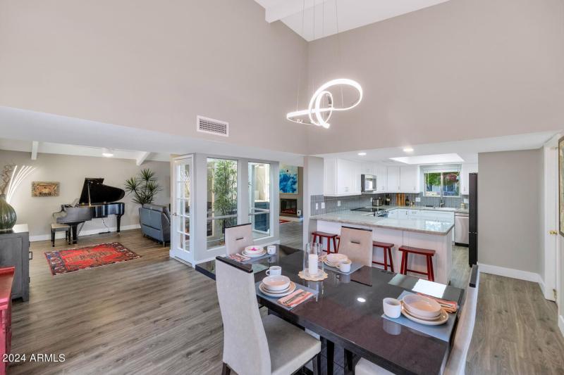 7948 E Vista Dr-large-013-019-7948 E Vis