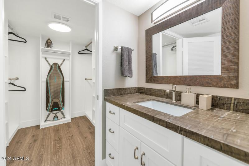 7948 E Vista Dr-large-023-022-7948 E Vis