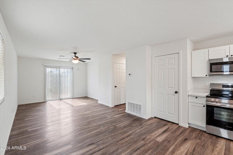 05-Entrance to Living Area