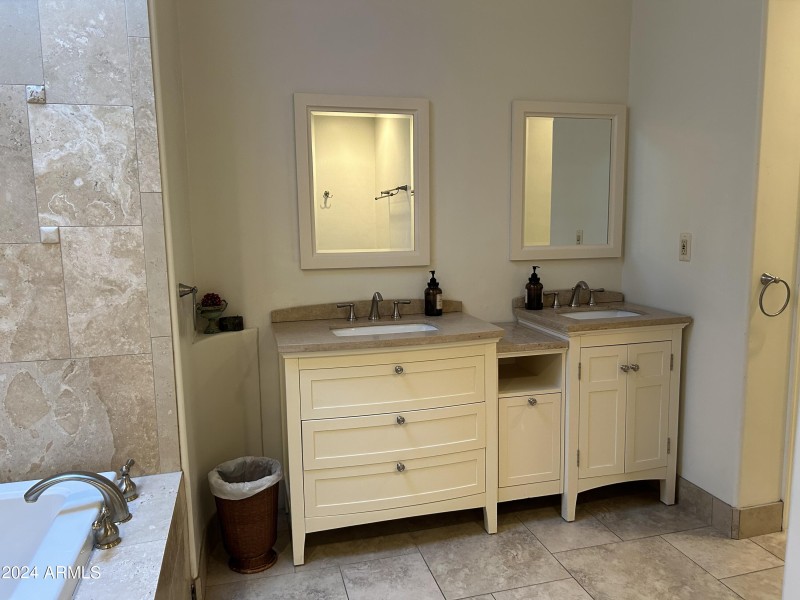MASTER BATH W DOUBLE SINKS
