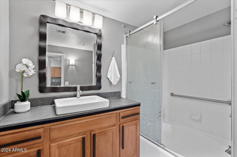 22-22-Bathroom