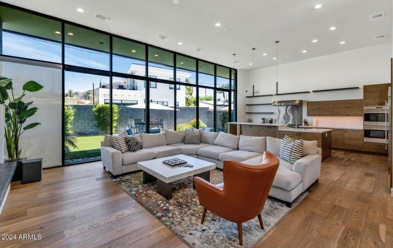 4602 E Glenrosa Ave-large-012-023-4602 E