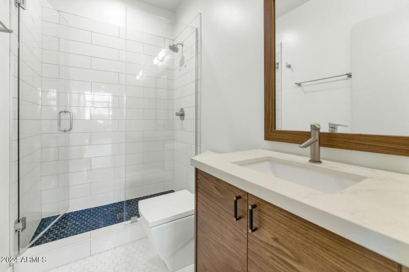 4602 E Glenrosa Ave-large-032-038-4602 E