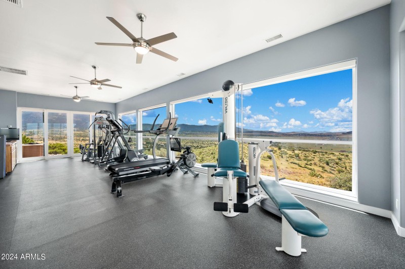 035_Gym w Endless Views