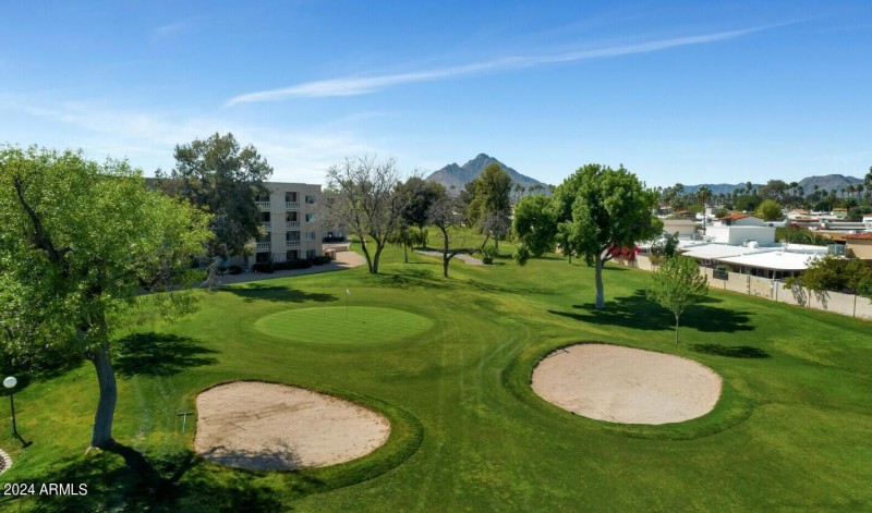 Golfcourse + Mountain Views