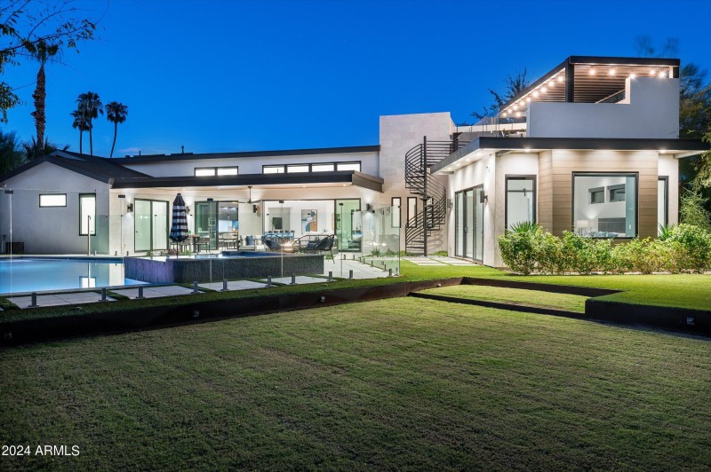 Outdoor/Backyard