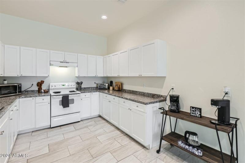 2233 East Sheridan St - Web Quality - 01