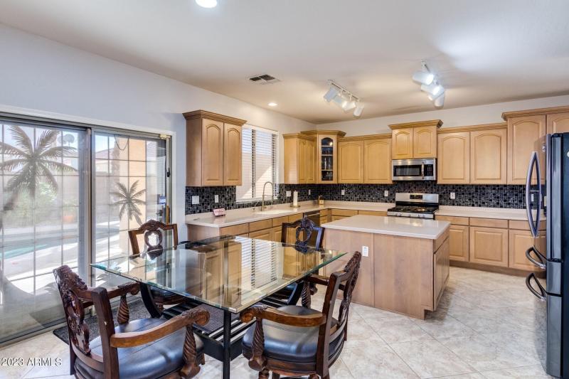 0008-96th - 4815 (8)