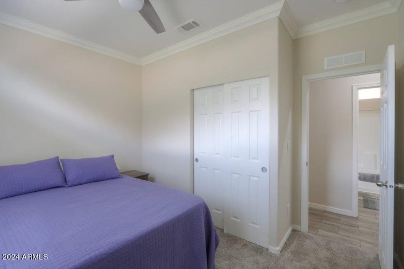 Guest Room (2)