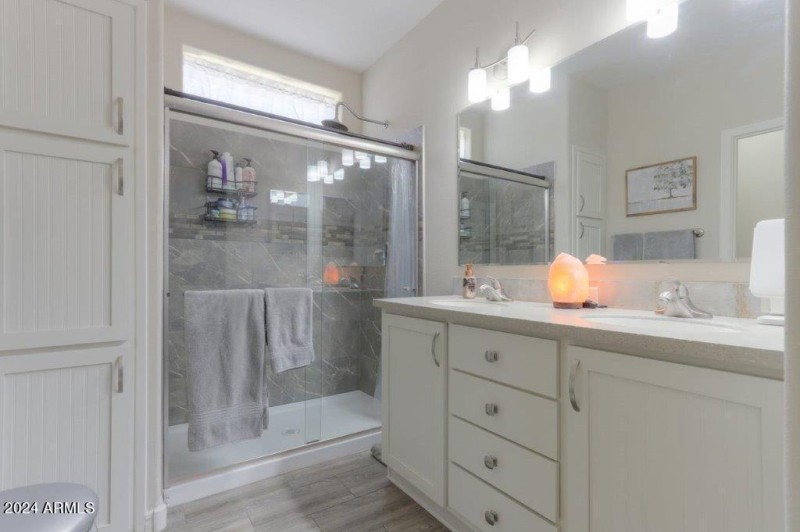 Main Bathroom (1)