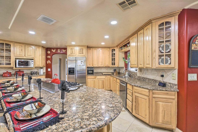 8 Gorgeous kitchen island and custom cab