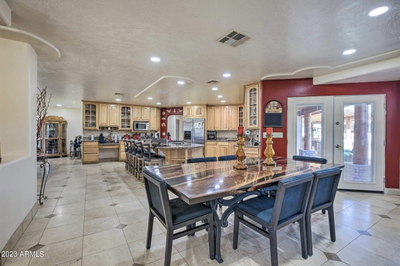9 Open dining and kitchen space