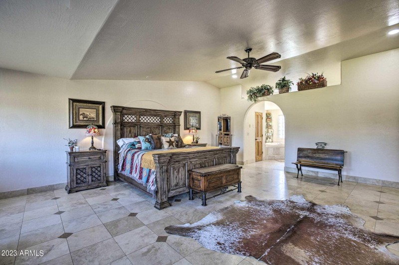 14 Spacious Primary Bedroom