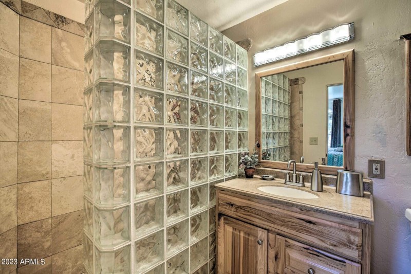 16 En Suite bathroom