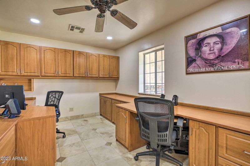22 Office with window facing south to fr