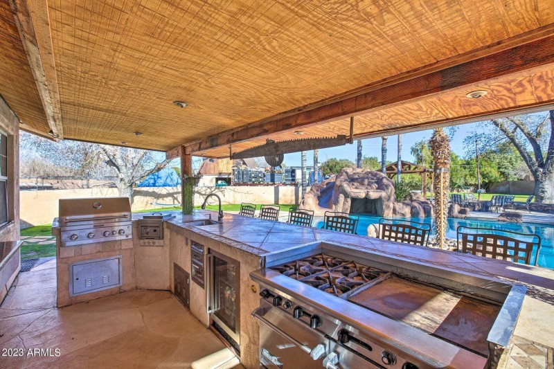 2 Outdoor Kitchen