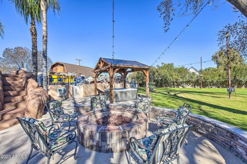 38 Built in Gas Firepit area