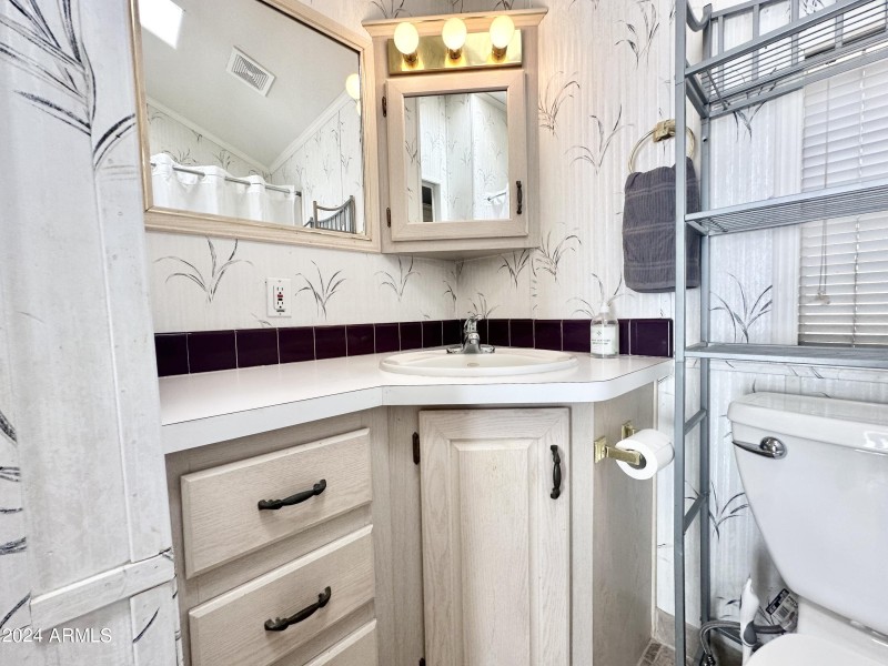 GOOD VANITY SPACE