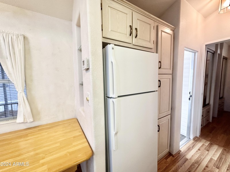 REFRIDGERATOR