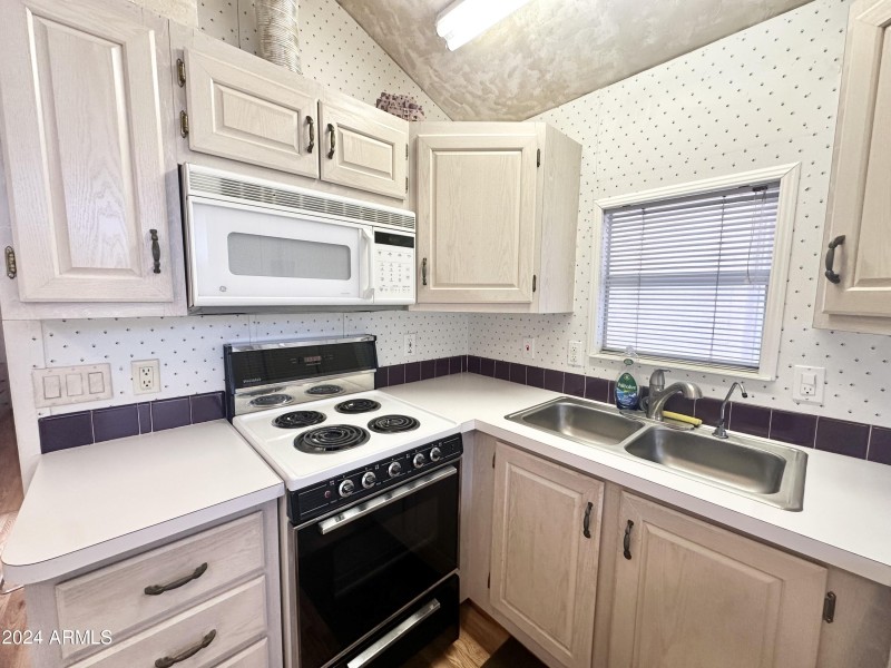 STOVE/MICROWAVE