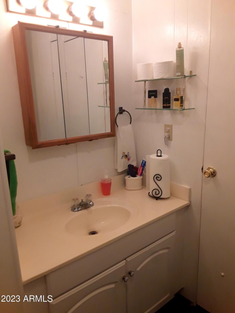 Hall Bath2