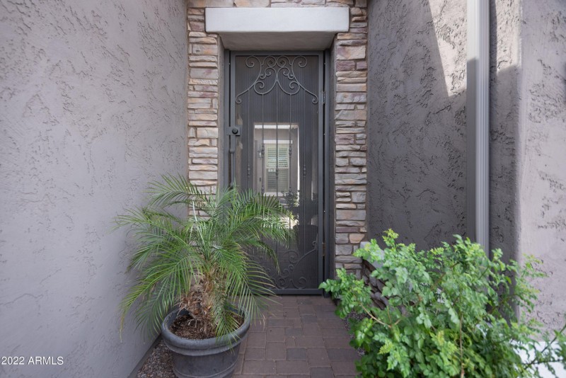 04-10020 E Strobe Ave-4